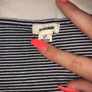 GARAGE V-Neck top : Size Small
